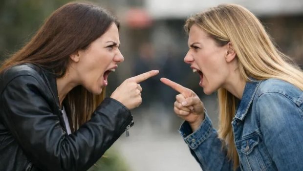 Sabirabadda qadınların ƏR DAVASI: Biri nazirliyin katibəsidir