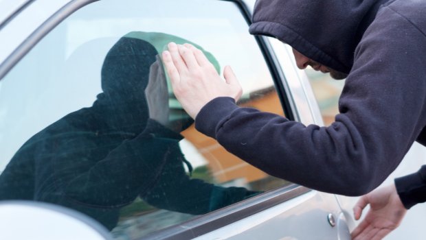 Biləsuvarda avtomobil qaçıran şəxslər SAXLANILDI