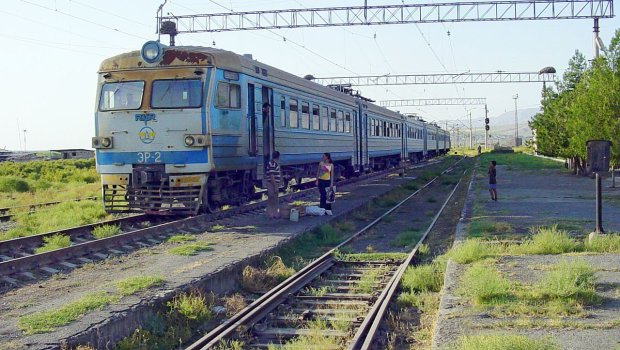 Paşinyan Rusiyadan iki dəmir yolunun bərpasını xahiş etdi