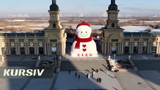 Çində çoxmərtəbəli bina hündürlüyündə qar adamı hazırlandı - VİDEO