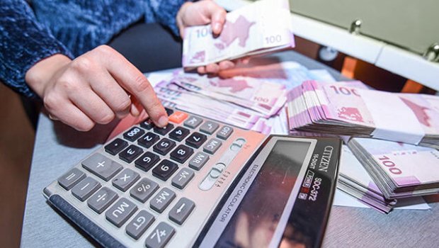 Bu şəxslərə bayramla əlaqədar 500 manat mükafat verildi - RƏSMİ