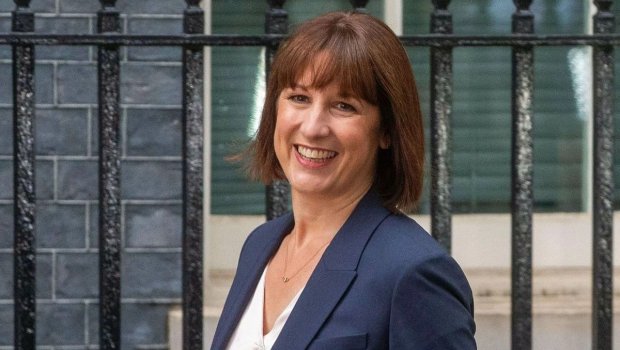 Britaniyalı nazirin pivəxanaya girişi qadağan edildi