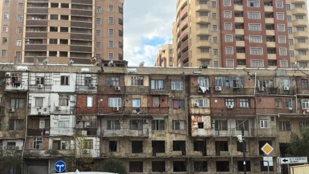 Mərkəzdəki bu bina niyə sökülmür? - RƏSMİ CAVAB