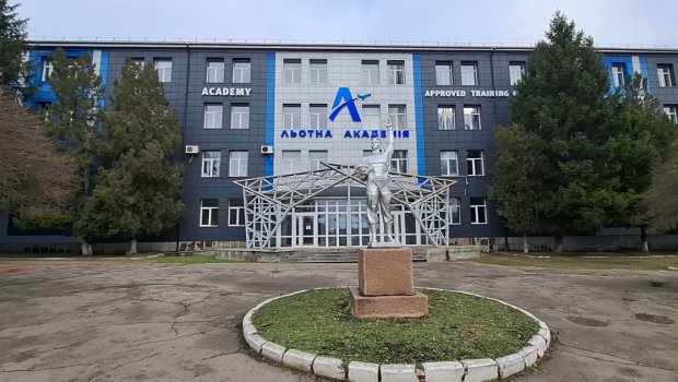 Səma qəhrəmanının həyat hekayəsi - Pilot Aleksandr Kalyaninovun Ukraynada təhsil aldığı akademiyadan REPORTAJ - VİDEO