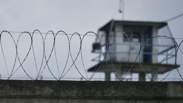 Liseyin sabiq direktoru həbsdə vəfat etdi