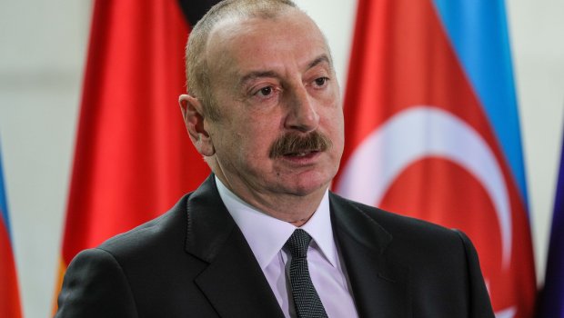 Bir şəklin tarixçəsi: İlham Əliyev SİNİF YOLDAŞLARI İLƏ... - FOTO