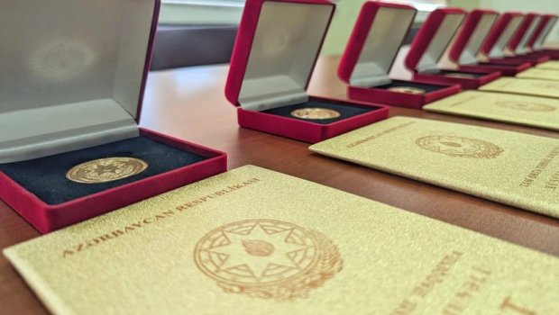 Bu il Bakıda neçə məzuna qızıl nişan VERİLİB?