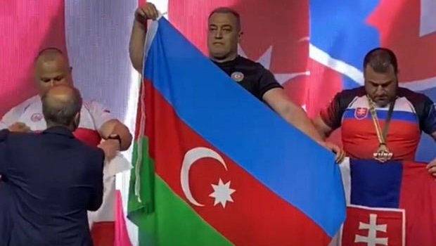 Prezident Fred Asifin oğlunu təltif etdi &ndash; FOTO