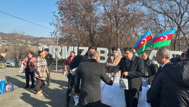 Növbəti köç karvanı Qırmızı Bazar qəsəbəsinə çatdı &ndash; FOTO
