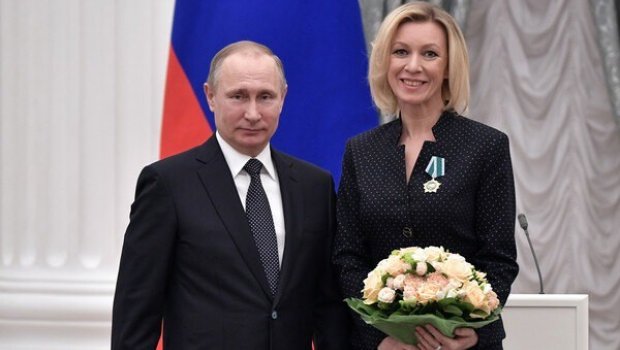 Putindən Zaxarovaya hədiyyə - FOTO 