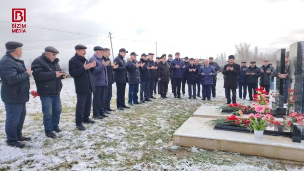 Təyyarə qəzasında həlak olan qusarlı bacı-qardaşın məzarları ziyarət edilib &ndash; FOTO