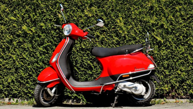 Moped idarə edənlərdən sürücülük vəsiqəsi tələb olunacaq - Prezident TƏSDİQLƏDİ