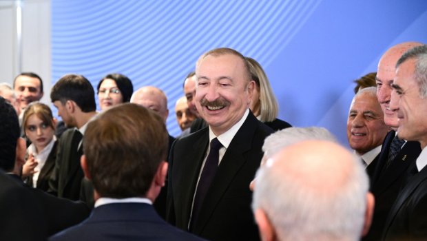 Prezidentin idmançılarla səmimi DİALOQU: "Futbol oynayardım amma qocalmışam" - VİDEO