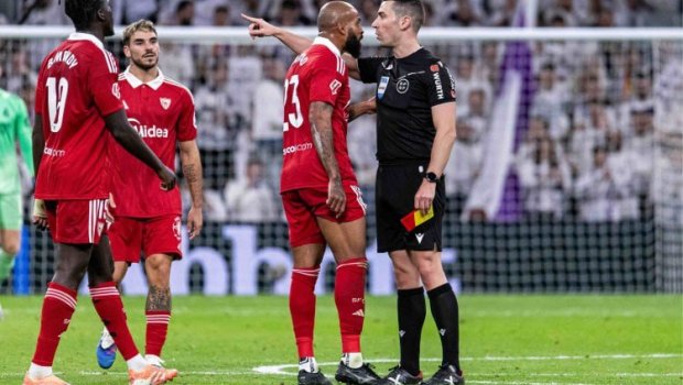 Hakimi təhqir edən futbolçu 6 oyunluq cəza verildi