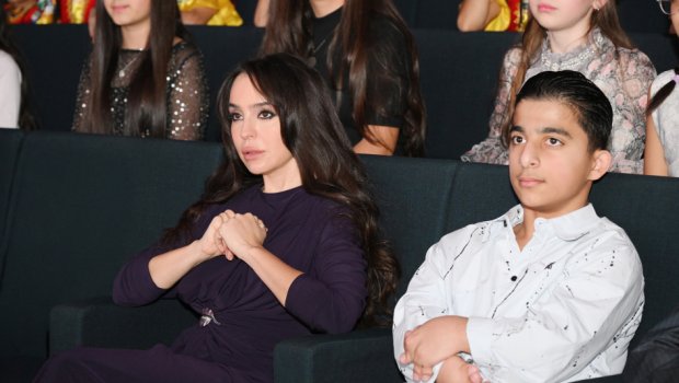 Leyla Əliyeva və Alena Əliyeva Uşaq İncəsənət Festivalının mükafatlandırma mərasimində - FOTO