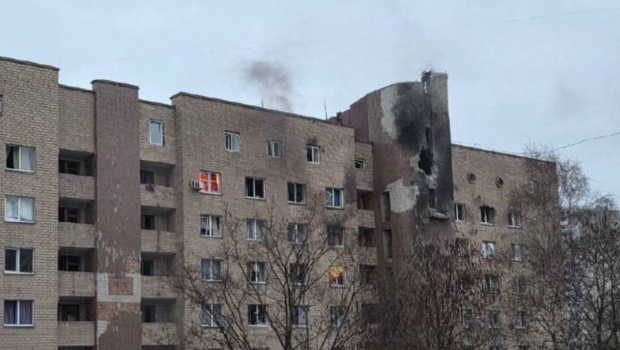 Kiyevdə yaşayış binasına dronunun düşmə anı &ndash; VİDEO