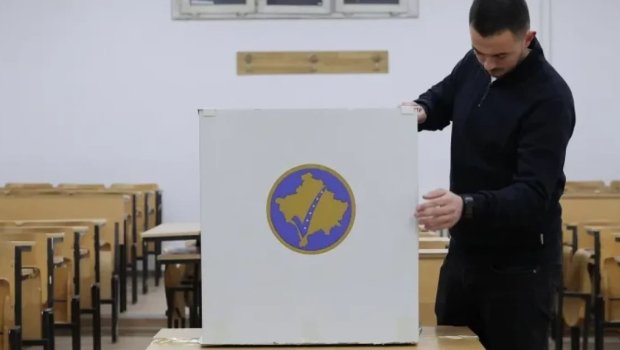 Kosovoda növbədənkənar parlament seçkilərində səsvermə keçirilir