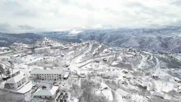 Laçın şəhəri də ağ örpəyə büründü - FOTO