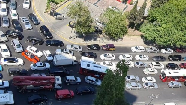 Bakının bu küçəsində tıxac aradan qaldırılacaq? - VİDEO