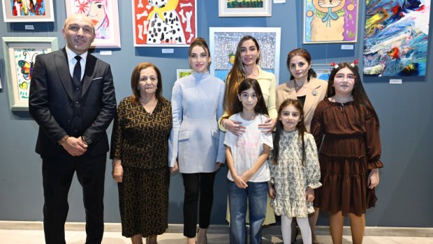Arzu Əliyeva və Alena Əliyeva &ldquo;Rənglərdə yaşanan 10 il&rdquo; sərgisində - FOTO