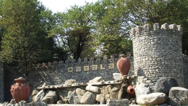 Qəbələdə DƏHŞƏT: Ağaca kəndirlə bağlanmış meyiti tapıldı