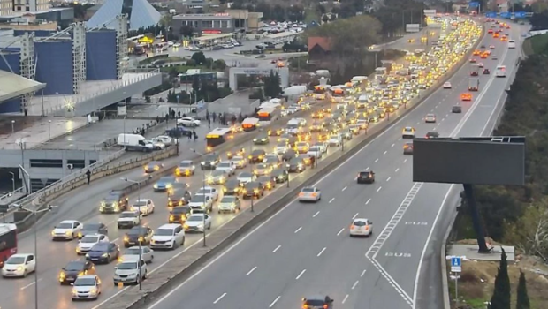 Bakı-Sumqayıt şosesində TIXAC VAR