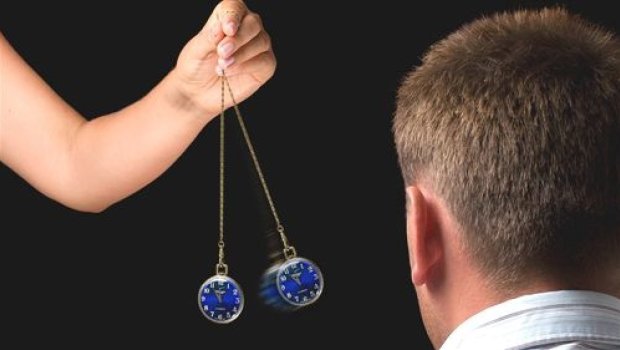 Bu göz rənginə sahib insanları hipnoz etmək MÜMKÜN DEYİL