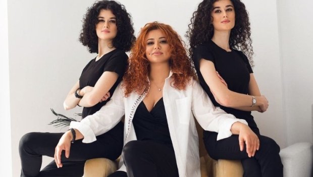 Həyat yoldaşı ilə arxiv fotosunu paylaşdı