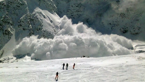 İtaliyada qar uçqunu iki nəfərin ölümünə səbəb oldu
