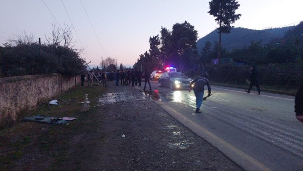 Astarada mikroavtobus AŞDI: Ölənlər var &ndash; FOTO