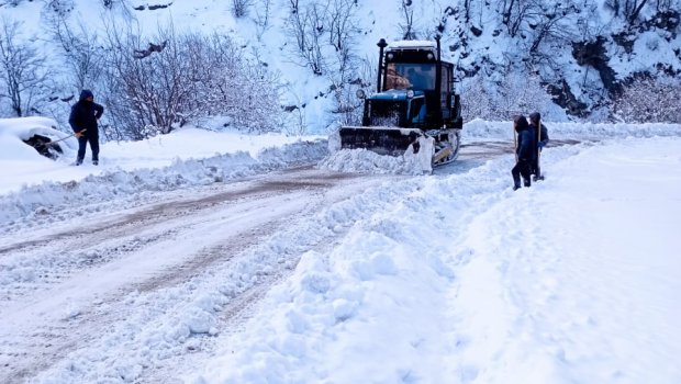 Qar yenidən Quba-Xınalıq yolunda problem yaratdı &ndash; FOTO/VİDEO