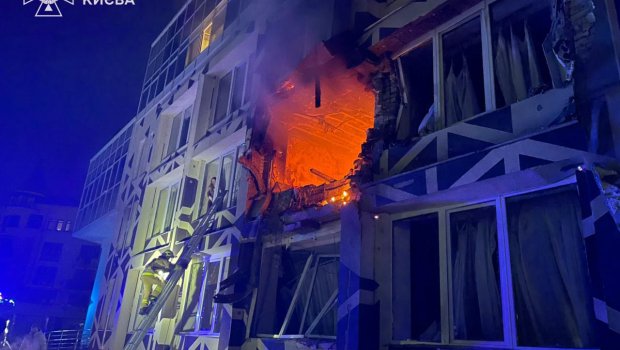 Kiyevdə xəstəxanaya zərbə endirildi - Ölən və yaralananlar var - FOTO