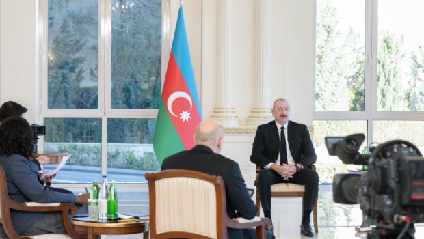 İlham Əliyevin yerli televiziya kanallarına müsahibəsi dünya mediasının diqqət mərkəzindədir - FOTO