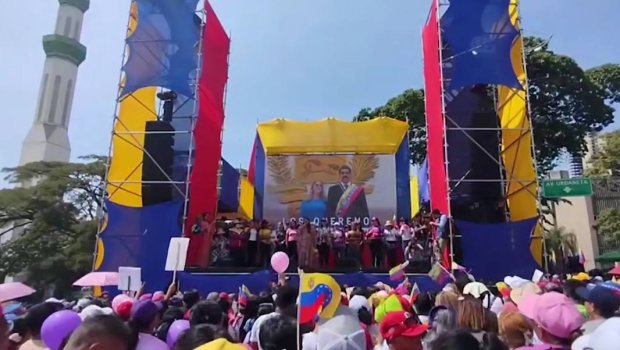 Karakasda qadınlar Maduronun arvadına görə AKSİYA KEÇİRİRLƏR - VİDEO