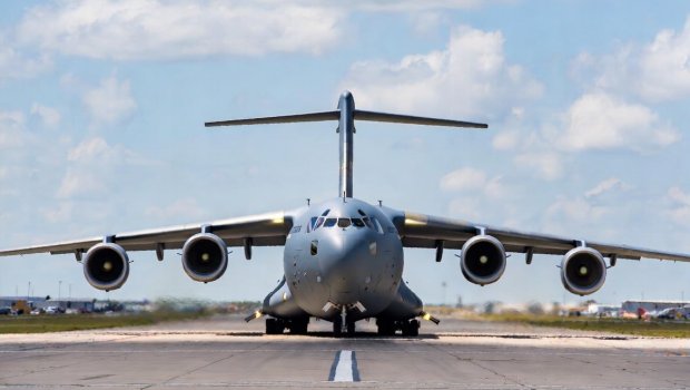 ABŞ Britaniyaya çox sayda hərbi təyyarə və helikopter göndərdi