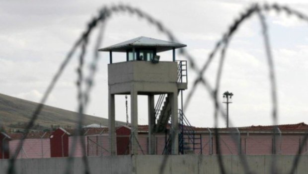 Dələduzluqda ittiham olunan şirkət direktoru həbsdə vəfat etdi