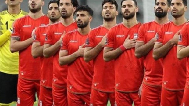 Etiraz dalğası stadiona çatdı: İran milli futbol komandası himni oxumadı &ndash; VİDEO