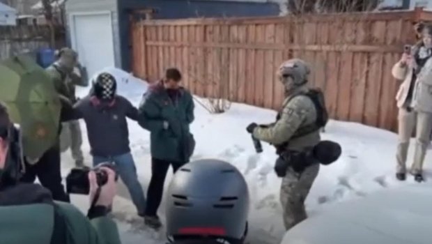 ABŞ-da Miqrasiya Xidmətinin agenti qadını güllələdi- VİDEO