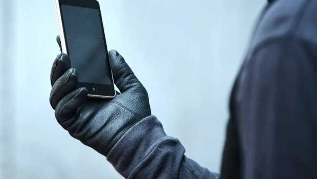 Telefonu oğurlayıb mobil tətbiqə müdaxilə edən şəxs SAXLANILDI