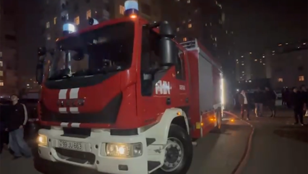 Bakıda yaşayış binasında yanğın - Xəsarət alan var &ndash; VİDEO