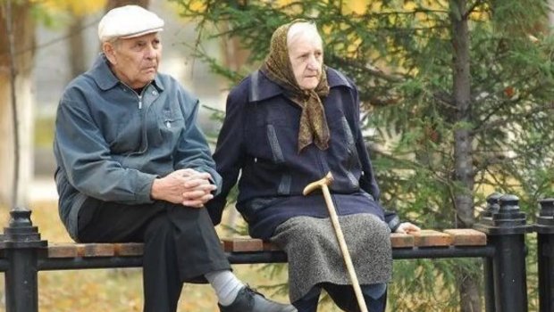 Azərbaycanda yaşı 100 və daha yuxarı olan pensiyaçıların SAYI