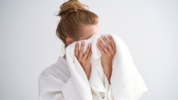 Üzünüzü qurulamaq üçün dəsmal istifadə etməyin