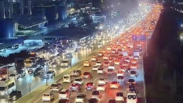 DİQQƏT: Bir sıra paytaxt yollarında sıxlıq var