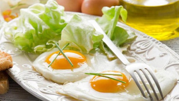 Yumurtanı günəbaxan və ya kərə yağında qızartmaq "Daş dövrü"dür: Əvəzinə nə edək?