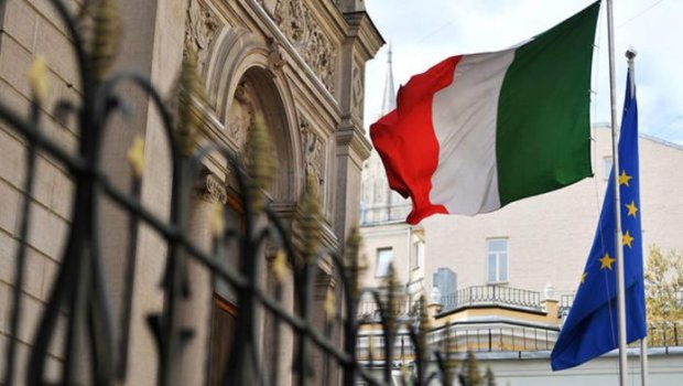 İtaliyada İran Konsulluğunun lövhəsi söküldü - VİDEO