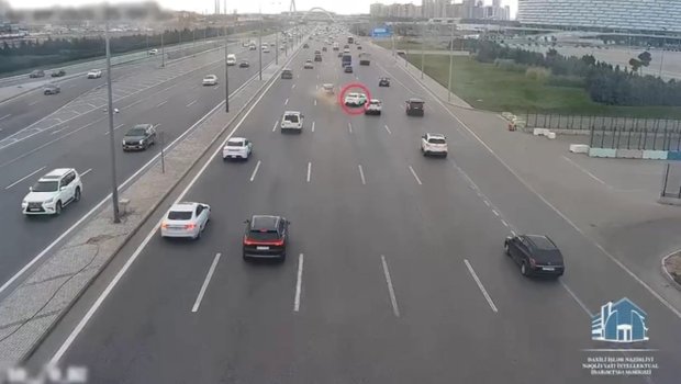 Bakıda sürücü diqqətsizliyi qəzaya səbəb oldu - ANBAAN VİDEO