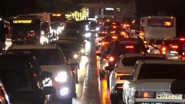 Paytaxtın bəzi küçələrində SIXLIQ VAR