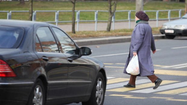 Sumqayıtda avtomobil 63 yaşlı qadını vuraraq öldürdü