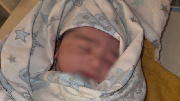 Beşinci övladını evdə dünyaya gətirdi &ndash; VİDEO