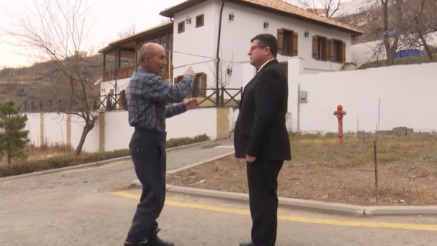Laçında ata mülkünə köçən ailə indi də obyekti istəyir &ndash; VİDEO